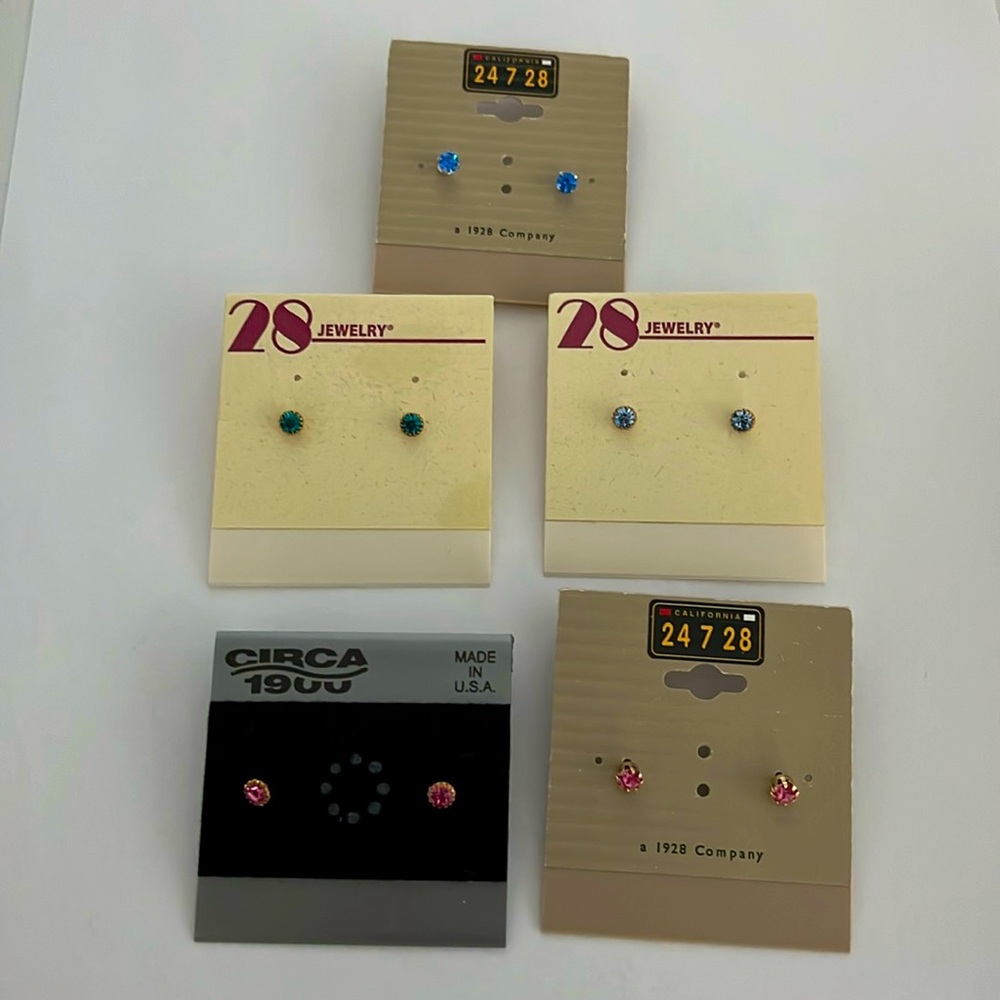 5 Sets of Stud Earrings